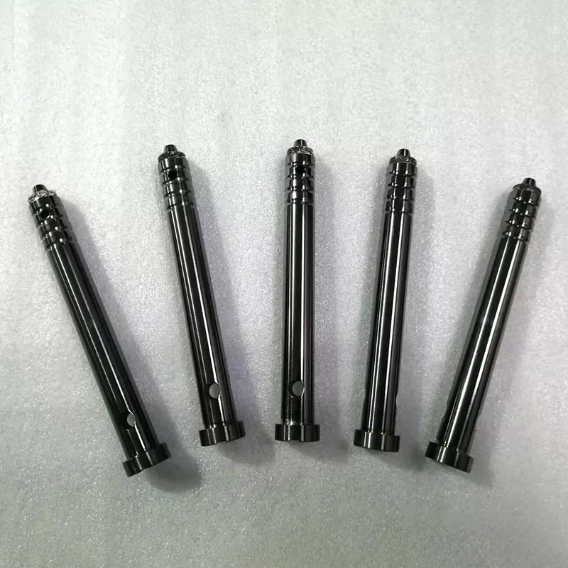 Ricambi auto e elementi di fissaggio automatici lavorati con precisione